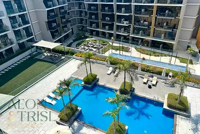 Pool view | Furnished | Top floor