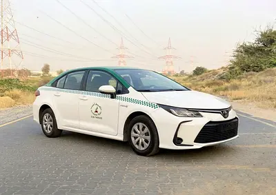 فقط 23500 درهم - تويوتا كامري - 2021 - محرك هايبرد - مواصفات خليجية