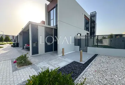 Pool Facing | Upgraded | Tenanted