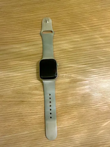 Used Apple smartwatch series 8 41mm with silicone band - good condition