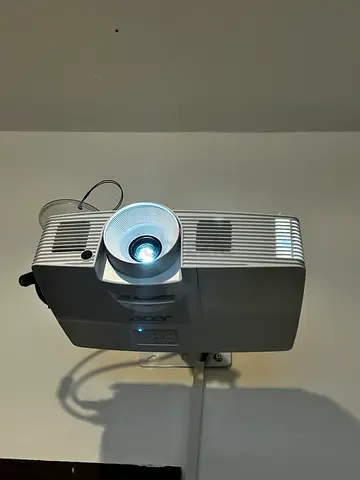 Acer HOME CINEMA PROJECTOR