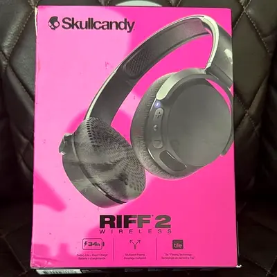 URGENT SALE. Selling My Skullcandy Riff 2 Wireless Headphone
