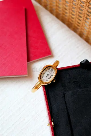 Cartiar Elegant small gold women's wristwatch