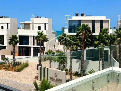 BRAND NEW - MODERN INTERIOR - PRIVATE BEACH ACCESS