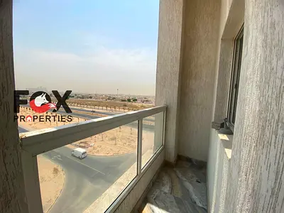 للإيجار السنوي غرفة وصالة في الجرف 3، على الطريق مباشرة بإطلالة مفتوحة، تضم 2 حمام، بسعر 28,000 درهم سنويًا، مع إمكانية السداد على 6 دفعات، وتأمين شيك