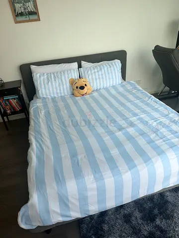 Queen bed with mattress