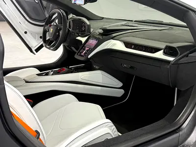 صورة 19 لـ 2025 Lamborghini REVUELTO