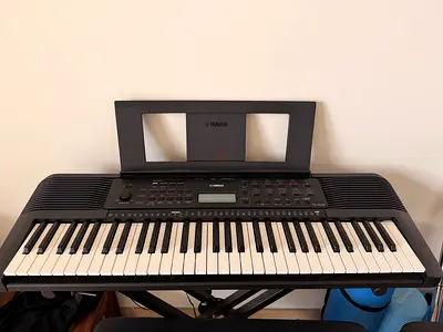 Yamaha PSR-E273 Digital Keyboard - Good Working Condition