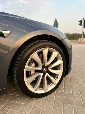 صورة 8 لـ 2020 Tesla MODEL 3