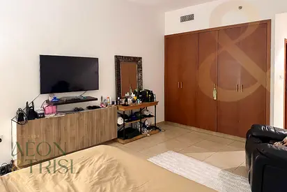Fully Furnished | High Floor | Vacant | 2 Cheques