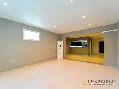 Spacious Upgraded 2-Bedroom Townhouse | Single Row | Excellent Investmen
