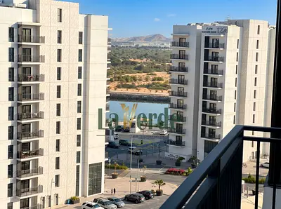 شقة واسعة بغرفة نوم واحدة | إطلالة جزئية على القناة
