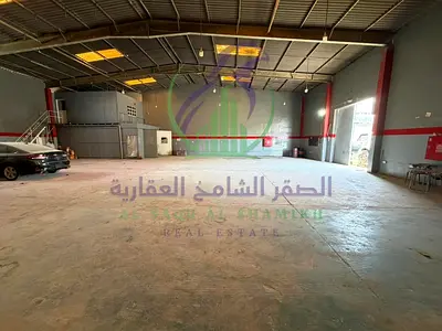 مستودع تجاري للإيجار السنوي في الصناعية 5  بإمارة الشارقة  مساحة 2200 قدم مربع  يصلح لجميع الأنشطة  مع تسهيلات في الدفعات