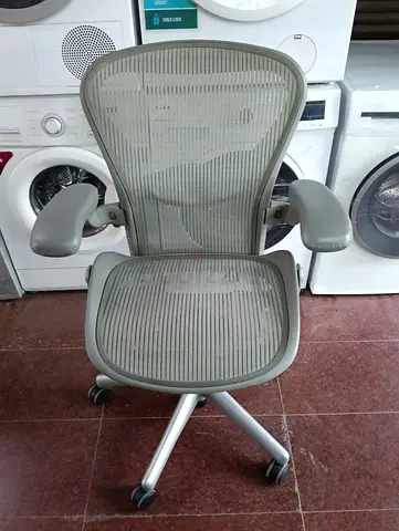 Herman Miller Aeron office chair for selling.gray colour good condition