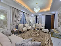 Classic 5-bedroom villa ready to move in, no fees.