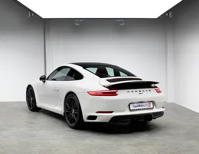 2017 Porsche 911 thumbnail 3