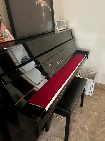 Upright Yamaha Piano in Good Condition with Bench