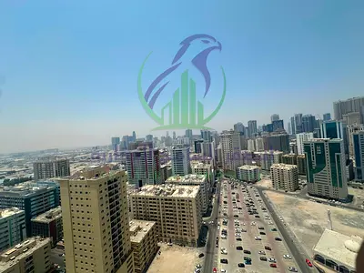 شقة غرفتين وصالة للايجار السنوي مع باركينج مجاني وجيم ومسبح وغرفة خادمة ماستر في المجاز 2 بإطلالة مفتوحة وخزائن في الحائط