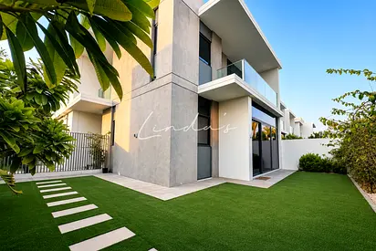 Corner Unit | Spacious Layout | Single Raw