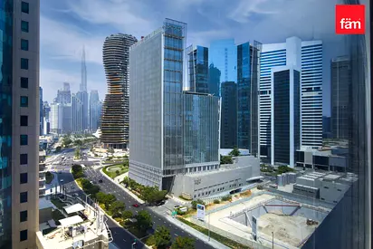 Shell & Core Large Office Mid Floor With Lake Vw