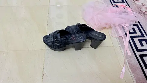 Lady’s sandals for free