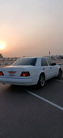1992 Mercedes-BENZ E-CLASS 照片 1