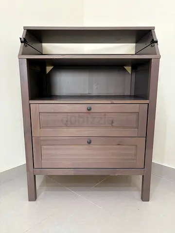Baby changing table with drawers