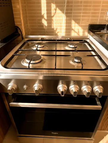 Stainless steel freestanding gas cooker with oven - good condition