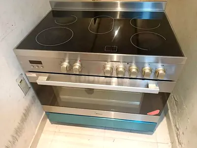 midea Brand Latest New Model Electric Ceramic 5 Hobs Cooker Size 90 X 60cm . Excellent condition