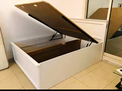 White Ottoman Storage Bed with Hydraulic Lift — king Size