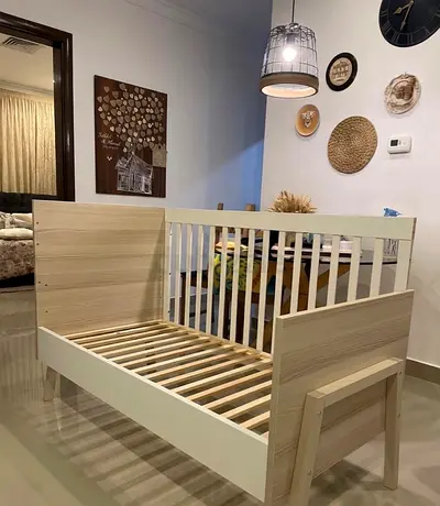 Convertible wooden baby crib / toddler bed - light wood finish 3 in 1