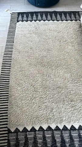 Cream Rug with Black Geometric Border (155 × 255 cm) - Good Condition