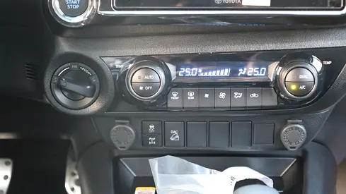 2025 Toyota HILUX 缩略图 18