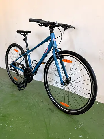 Giant Liv Alight 3 Hybrid – XS Size  Ride with confidence on one of the world’s leading bicycle bran