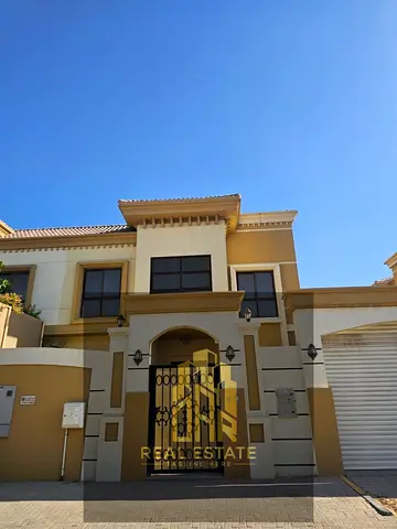 فيلا سكنية بموقع مميز قريبة من الخدمات العامة جاهزة