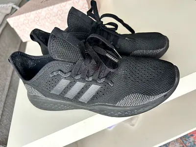 Black Adidas Bounce sport shoes - lightly used, size 40.5