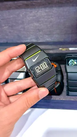 Nike digital sports watch — black, working condition