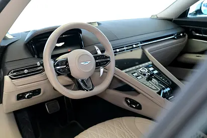 2024 Aston Martin DB12 — фото 6