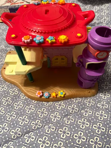 Fisher-Price Little People style playset - carousel/station toy, good used condition
