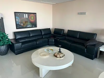 Coffee round table white - available 2 of the same