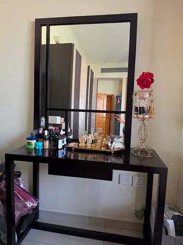 Dressing table & mirror