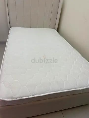 Single mattress in good condition - firm support 130x200