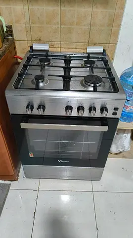 Used 4-Burner freestanding gas stove with oven - good working condition