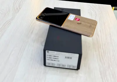 MOTOROLA RAZA 60ULTRA 512GB STORAGE with box