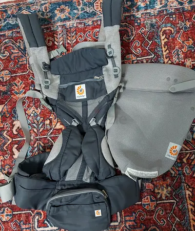 Ergobaby omni 360 cool Air mesh with newborn insert