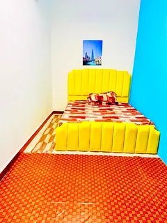 Partition room with window