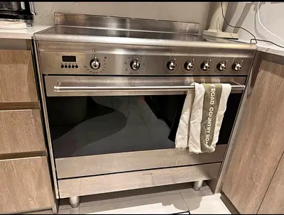 Smeg Lastest 90/60 size electric cooking range freestanding range with oven -perfect working conditi