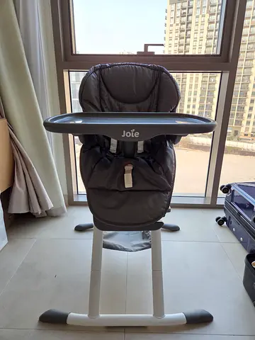 Joi High Chair in Excellent condition