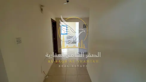 شقة غرفة وصالة بالقاسميه الند بدون تأمين خزائن حائط مساحة واسعة