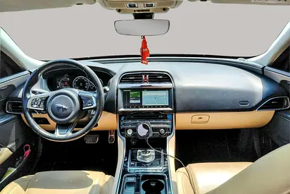 2019 Jaguar XE 照片 9